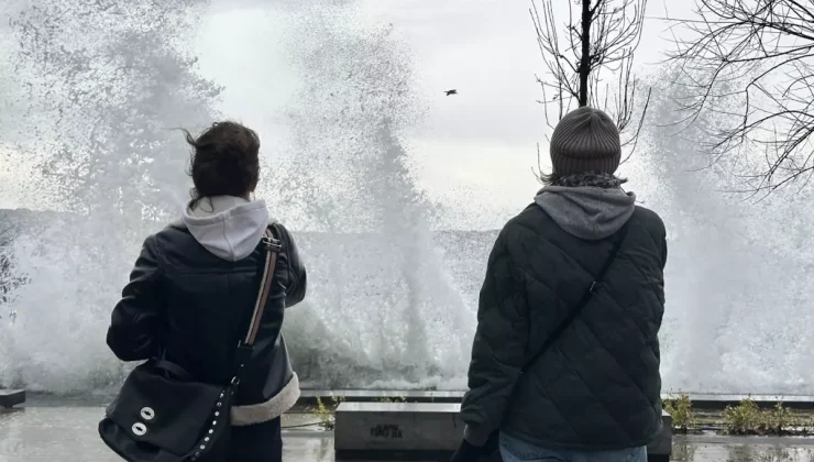 İstanbul’da şiddetli fırtına! Tüm vapur seferleri iptal edildi