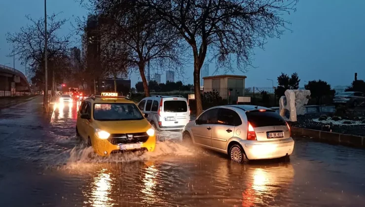 İzmir’de sağanak etkili oldu