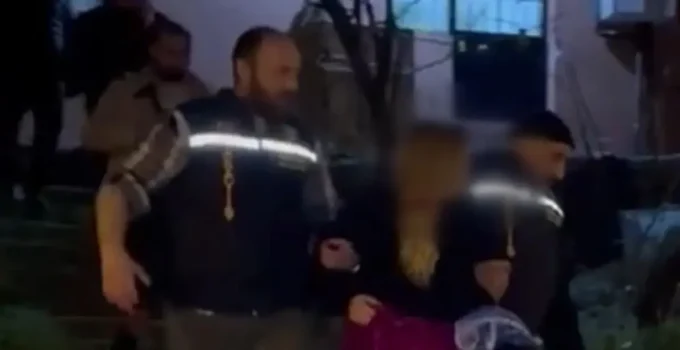 Kütahya polisi, 216 yıl kesinleşmiş hapis cezası bulunan firari kadını İstanbul’da yakaladı