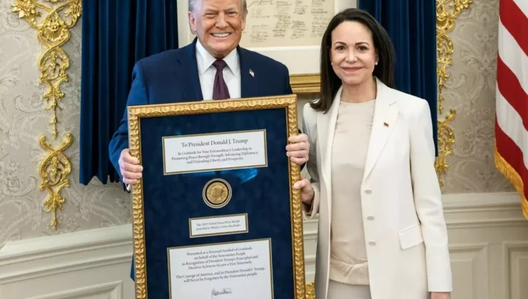Machado kendisine verilen Nobel Barış ödülünü Trump’a sundu