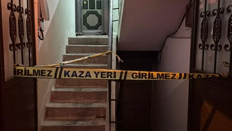 Merdiven boşluğunda ölü bulundu