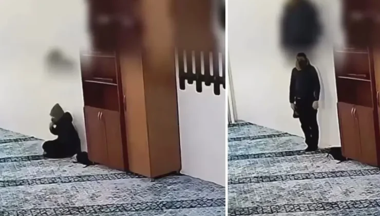 Mescitte uyurken duydu, ayağa kalkıp tek başına saygı duruşuna geçti