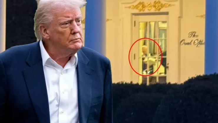 Oval Ofis’te dikkat çeken görüntü! Trump uzatılan belgeyi hızlıca okumaya başladı