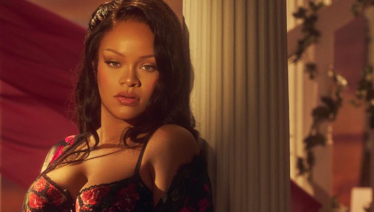 Rihanna yeni iç çamaşırı koleksiyonunu kendi tanıttı