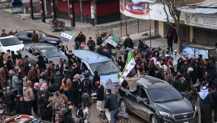 Suriye ordusu ele geçirdiği bölgelerde coşkuyla karşılandı! Meydanlarda halay çekiliyor