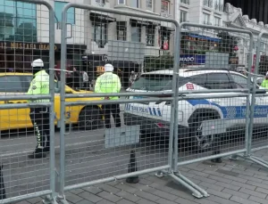 Taksim’de yılbaşı hazırlıkları! Demir bariyerler getirildi, yollar kapatıldı