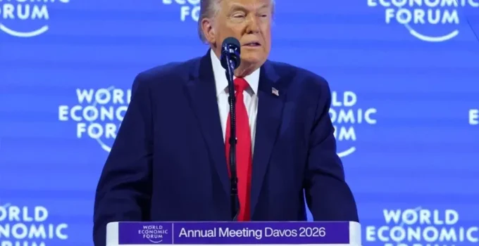 Trump, Davos’taki konuşmasına başlar başlamaz iğneyi batırdı