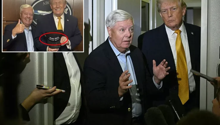 Trump’ın elindeki şapkada yer alan yazı ABD’yi karıştırdı: Tehlikeli bir provokasyon