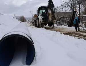 Yazın 50 dereceyi gören ilçede 1 metre kar var