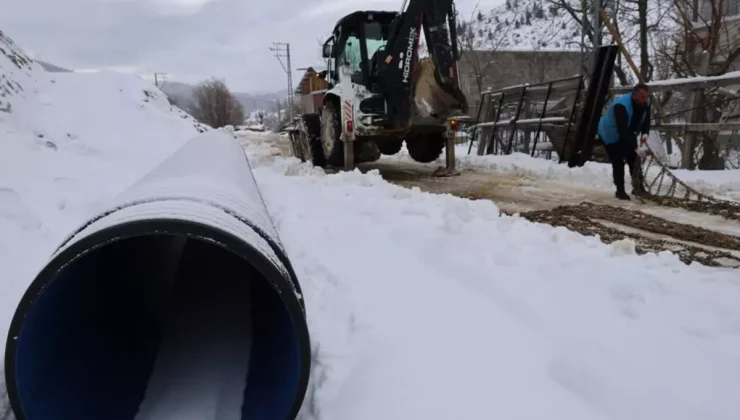 Yazın 50 dereceyi gören ilçede 1 metre kar var